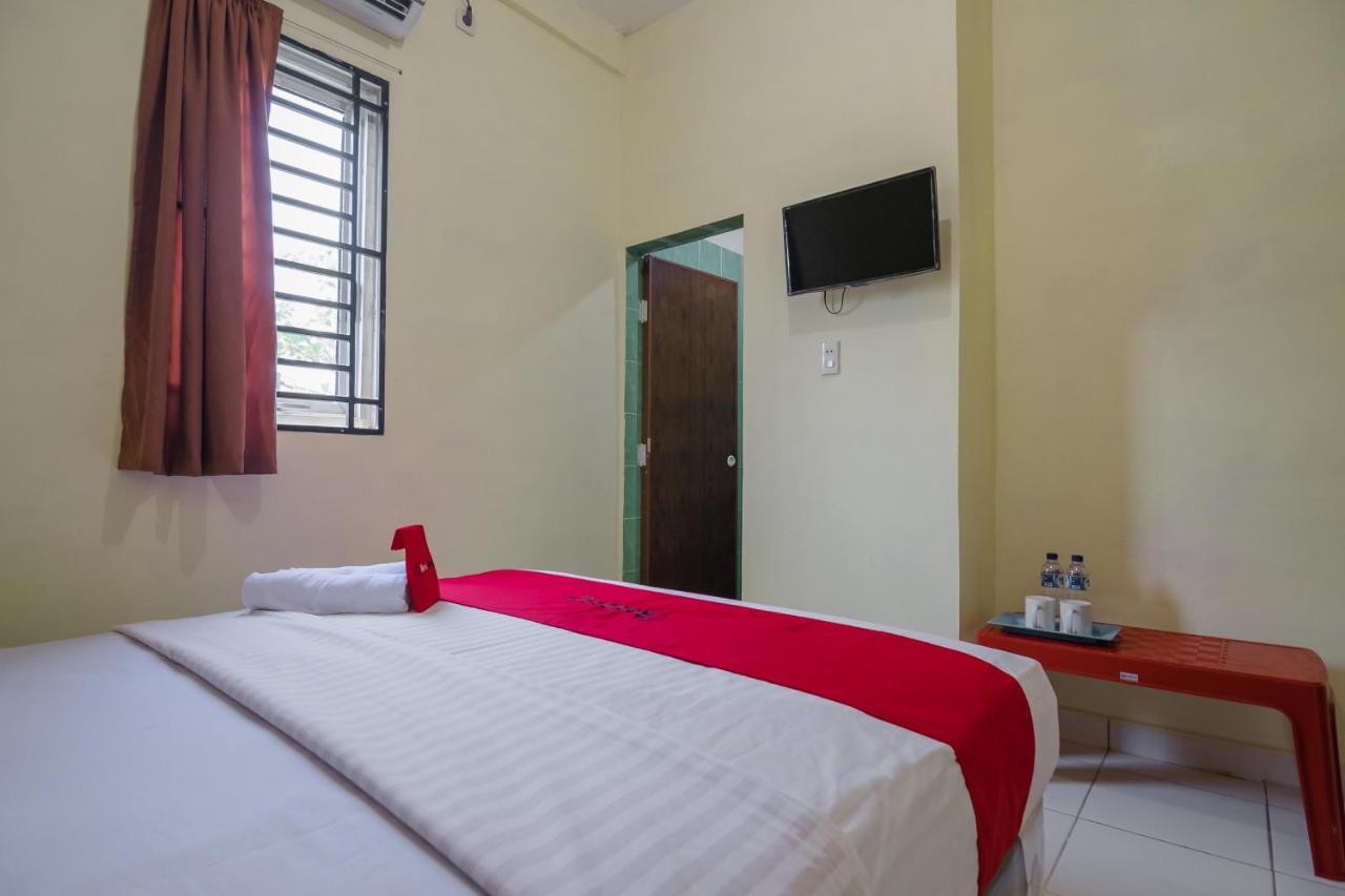 RedDoorz near Politeknik Negeri Medan Otel Dış mekan fotoğraf