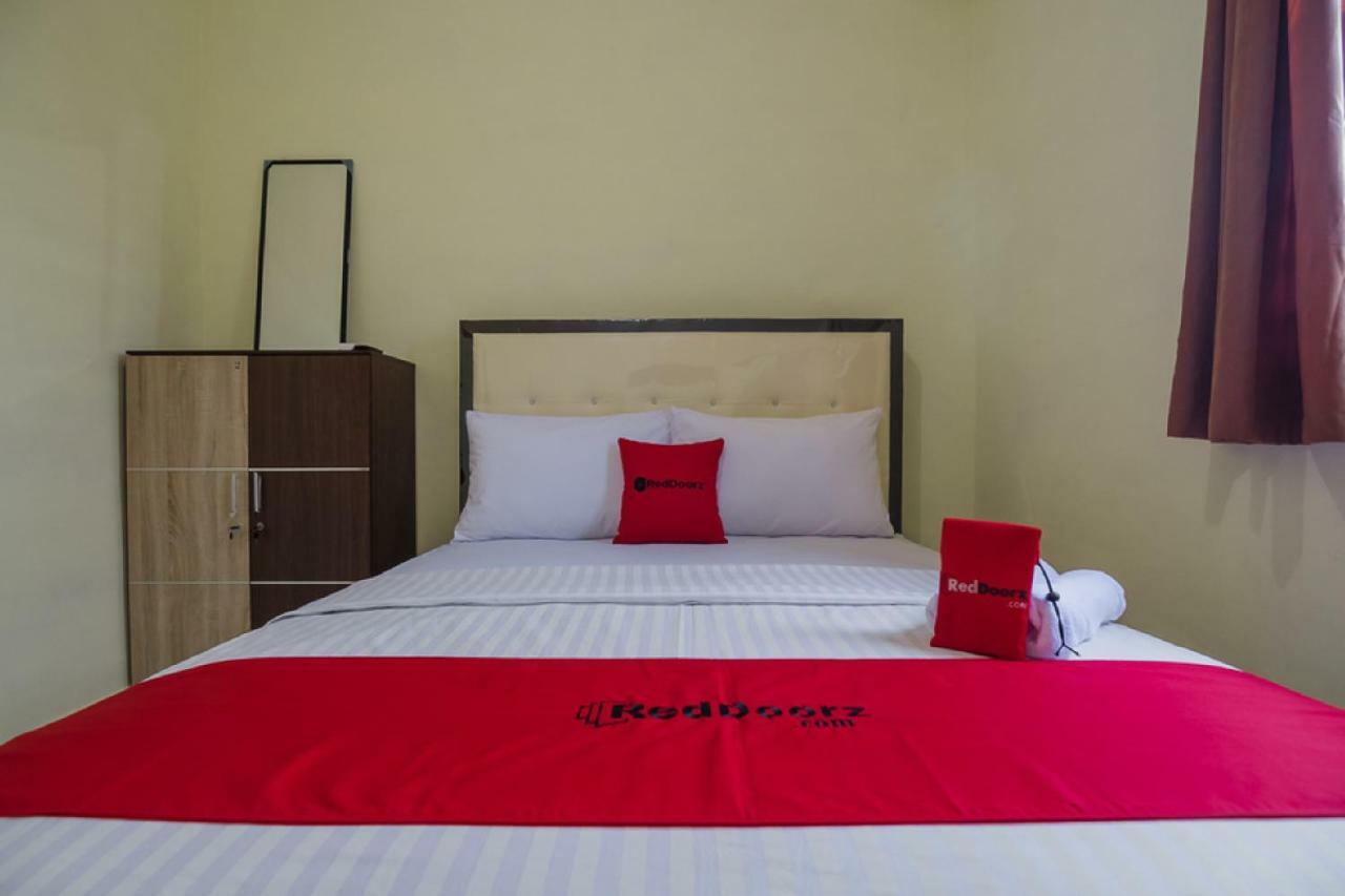 RedDoorz near Politeknik Negeri Medan Otel Dış mekan fotoğraf