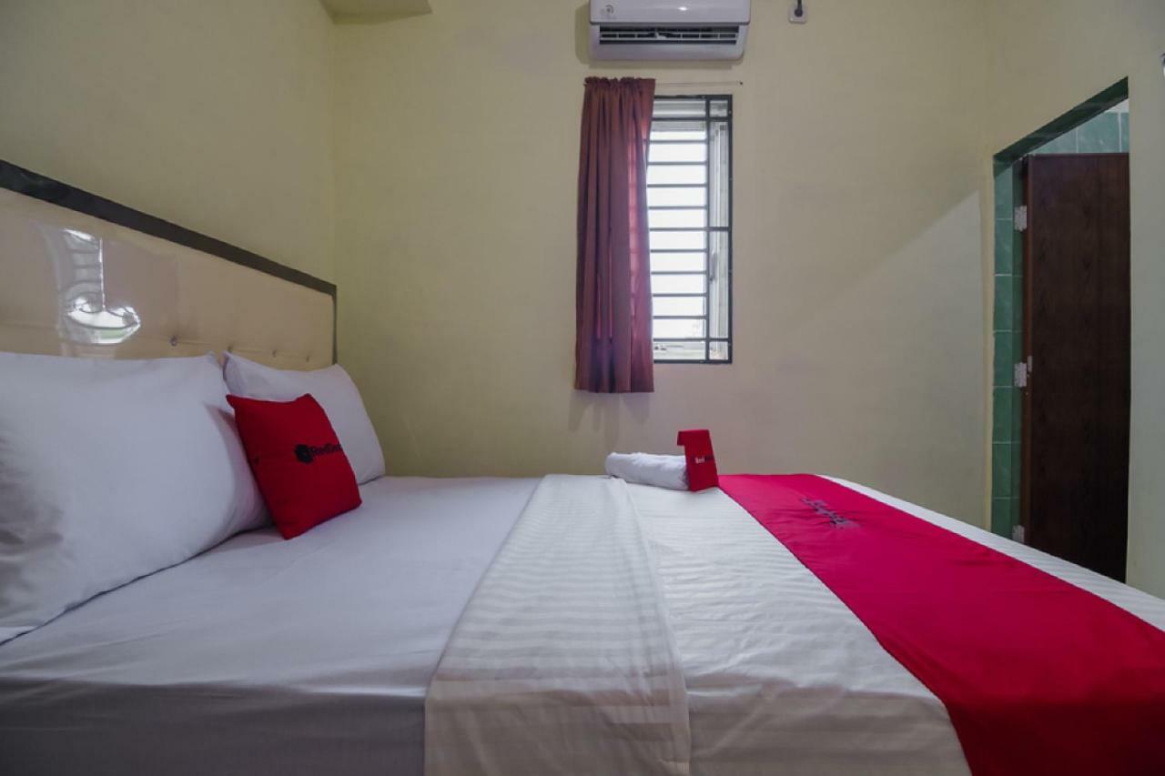 RedDoorz near Politeknik Negeri Medan Otel Dış mekan fotoğraf